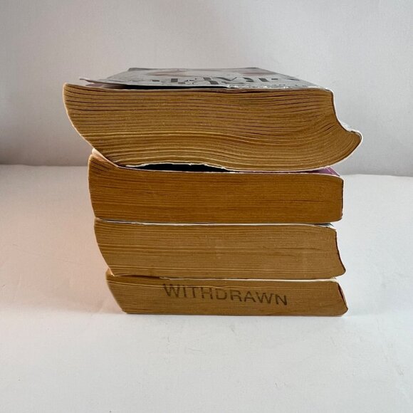 Sue Grafton Alphabet Mysteries Paperbacks D F H Q Lot of 4 Kinsey Millhone - Picture 4 of 14